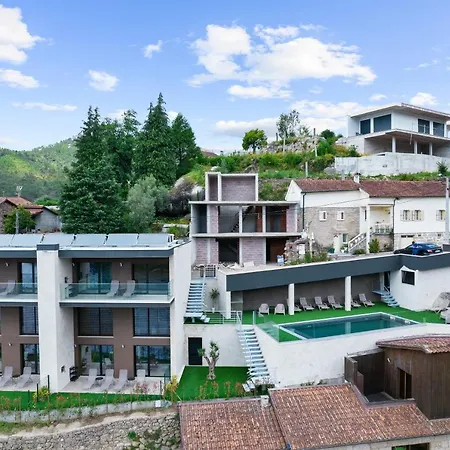 Lägenhet Geres Villas *