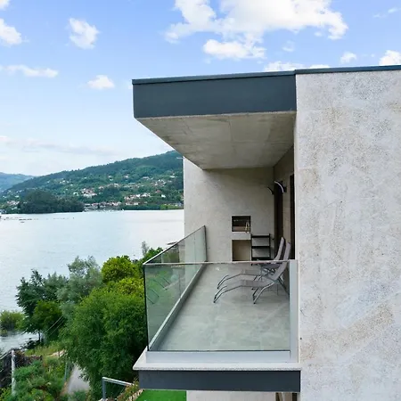Lägenhet Geres Villas