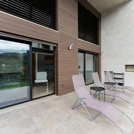 Lägenhet Geres Villas